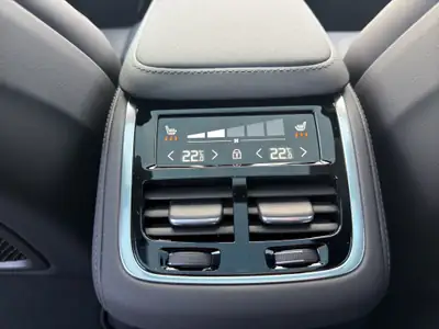 Volvo XC90 2.0 T8 TE Black Edition — SUV 7 places hybride rechargeable, 25 km seulement — Miniature 19