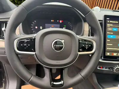 Volvo XC90 2.0 T8 TE XCLUSIVE Edition Dark — SUV 7 places hybride rechargeable, 25 km seulement — Miniature 12