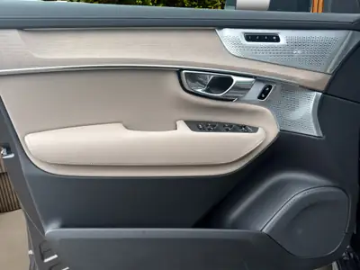 Volvo XC90 2.0 T8 TE XCLUSIVE Edition Dark — SUV 7 places hybride rechargeable, 25 km seulement — Miniature 15