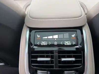 Volvo XC90 2.0 T8 TE XCLUSIVE Edition Dark — SUV 7 places hybride rechargeable, 25 km seulement — Miniature 20