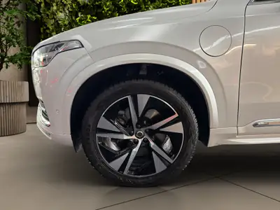 Volvo XC90 2.0 T8 — SUV 7 places hybride rechargeable, 52 500 km seulement — Miniature 9