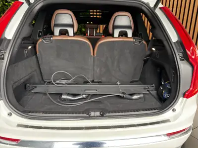 Volvo XC90 2.0 T8 — SUV 7 places hybride rechargeable, 52 500 km seulement — Miniature 10