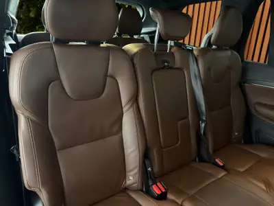 Volvo XC90 2.0 T8 — SUV 7 places hybride rechargeable, 52 500 km seulement — Miniature 18