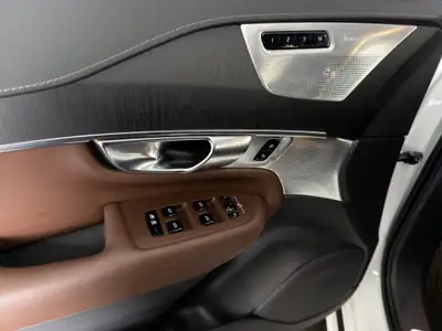 Volvo XC90 2.0 T8 — SUV 7 places hybride rechargeable, 52 500 km seulement — Miniature 20