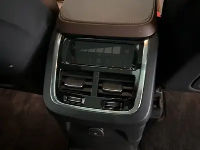 Volvo XC90 2.0 T8 — SUV 7 places hybride rechargeable, 52 500 km seulement — Miniature 19