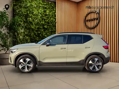 Volvo XC40 2.0 B4 MH Plus Dark 2024 — SUV hybride essence, 15 600 km seulement — côté
