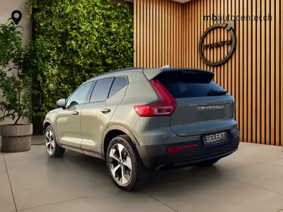 Volvo XC40 2.0 B4 MH Plus Dark 2024 — SUV hybride essence, 15 600 km seulement — arrière