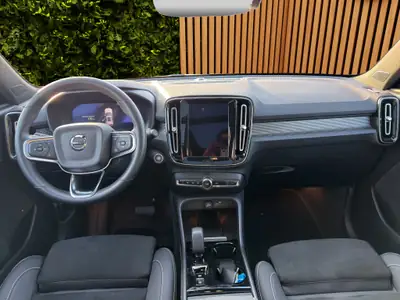 Volvo XC40 2.0 B4 MH Plus Dark 2024 — SUV hybride essence, 15 600 km seulement — Miniature 12