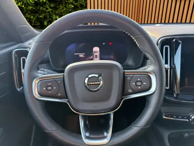 Volvo XC40 2.0 B4 MH Plus Dark 2024 — SUV hybride essence, 15 600 km seulement — Miniature 14