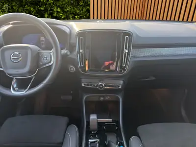 Volvo XC40 2.0 B4 MH Plus Dark 2024 — SUV hybride essence, 15 600 km seulement — Miniature 13