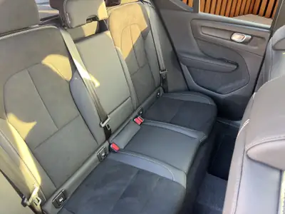 Volvo XC40 2.0 B4 MH Plus Dark 2024 — SUV hybride essence, 15 600 km seulement — Miniature 17