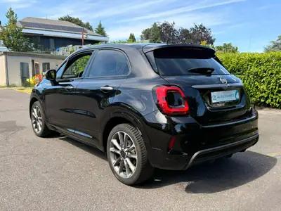 Fiat 500X 1.3 GSE Sport — Citadin urbain compact, sièges cuir chauffants et GPS intégrés — intérieur
