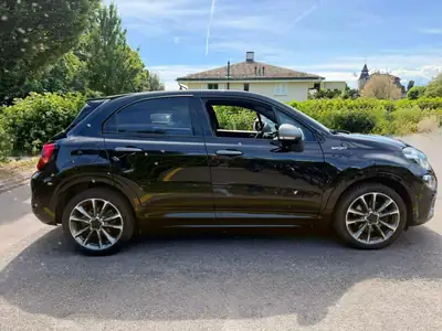 Fiat 500X 1.3 GSE Sport — Citadin urbain compact, sièges cuir chauffants et GPS intégrés — détail