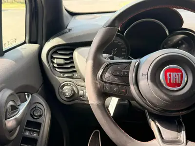 Fiat 500X 1.3 GSE Sport — Citadin urbain compact, sièges cuir chauffants et GPS intégrés — Miniature 12