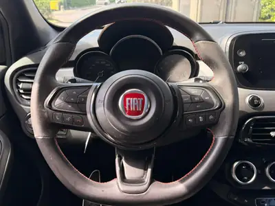 Fiat 500X 1.3 GSE Sport — Citadin urbain compact, sièges cuir chauffants et GPS intégrés — Miniature 11