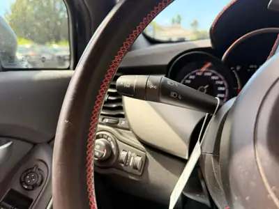 Fiat 500X 1.3 GSE Sport — Citadin urbain compact, sièges cuir chauffants et GPS intégrés — Miniature 14