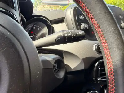 Fiat 500X 1.3 GSE Sport — Citadin urbain compact, sièges cuir chauffants et GPS intégrés — Miniature 15