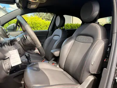 Fiat 500X 1.3 GSE Sport — Citadin urbain compact, sièges cuir chauffants et GPS intégrés — Miniature 17