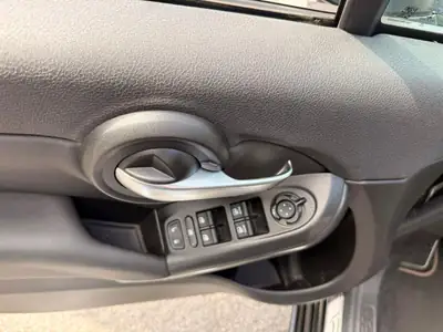 Fiat 500X 1.3 GSE Sport — Citadin urbain compact, sièges cuir chauffants et GPS intégrés — Miniature 16