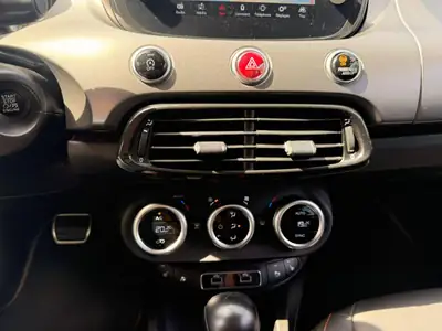 Fiat 500X 1.3 GSE Sport — Citadin urbain compact, sièges cuir chauffants et GPS intégrés — Miniature 22