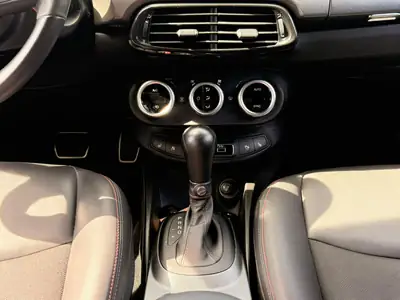Fiat 500X 1.3 GSE Sport — Citadin urbain compact, sièges cuir chauffants et GPS intégrés — Miniature 24