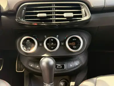 Fiat 500X 1.3 GSE Sport — Citadin urbain compact, sièges cuir chauffants et GPS intégrés — Miniature 23