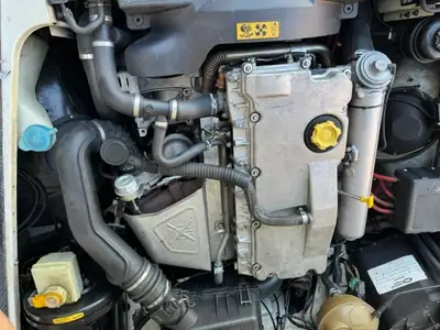 Land Rover Defender 2.5 TDi Station Wagon — Légende 4x4 avec équipements d'expédition — Heckansicht