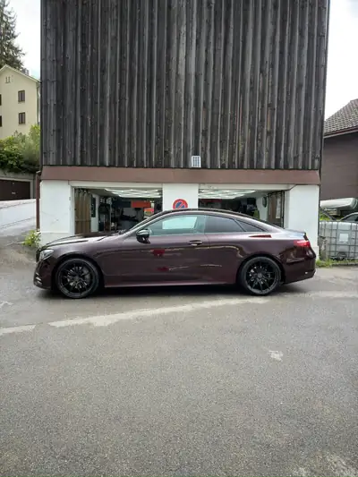 Mercedes-Benz E 220 d Limousine — Élégance diesel, 171'000 km, sans sinistre — Außenansicht