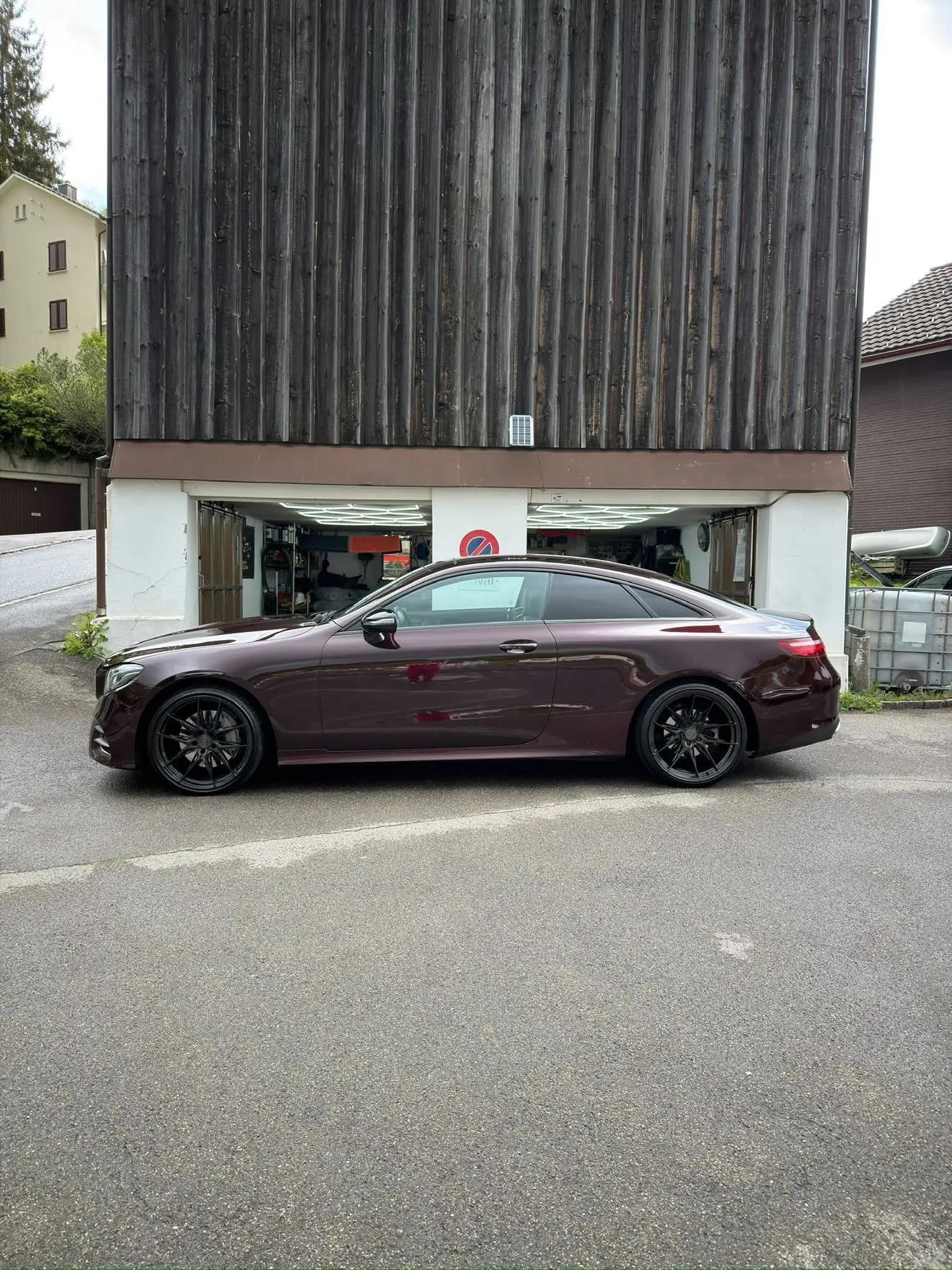 Mercedes-Benz E 220 d Limousine — Élégance diesel, 171'000 km, sans sinistre — Außenansicht
