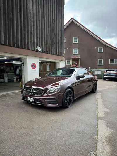 Mercedes-Benz E 220 d Limousine — Élégance diesel, 171'000 km, sans sinistre — Seitenansicht