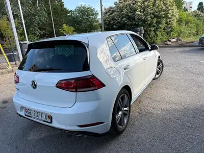 VW Golf 1.5 TSI R-Line EVO — Berline dynamique, 82000 km, faible consommation — tableau de bord