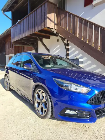 Ford Focus 2.0i EcoBoost ST-3 — Break sportif 250 ch, consommation maîtrisée — Detail
