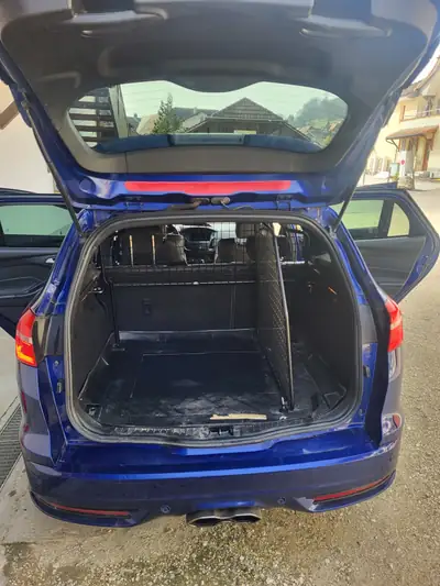 Ford Focus 2.0i EcoBoost ST-3 — Break sportif 250 ch, consommation maîtrisée — Miniatur 10