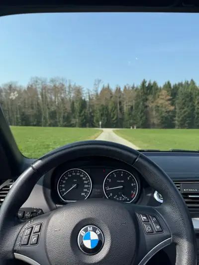 BMW 120i Cabriolet — Roadster élégant, moteur 170 ch et toit ouvert — Miniature 7