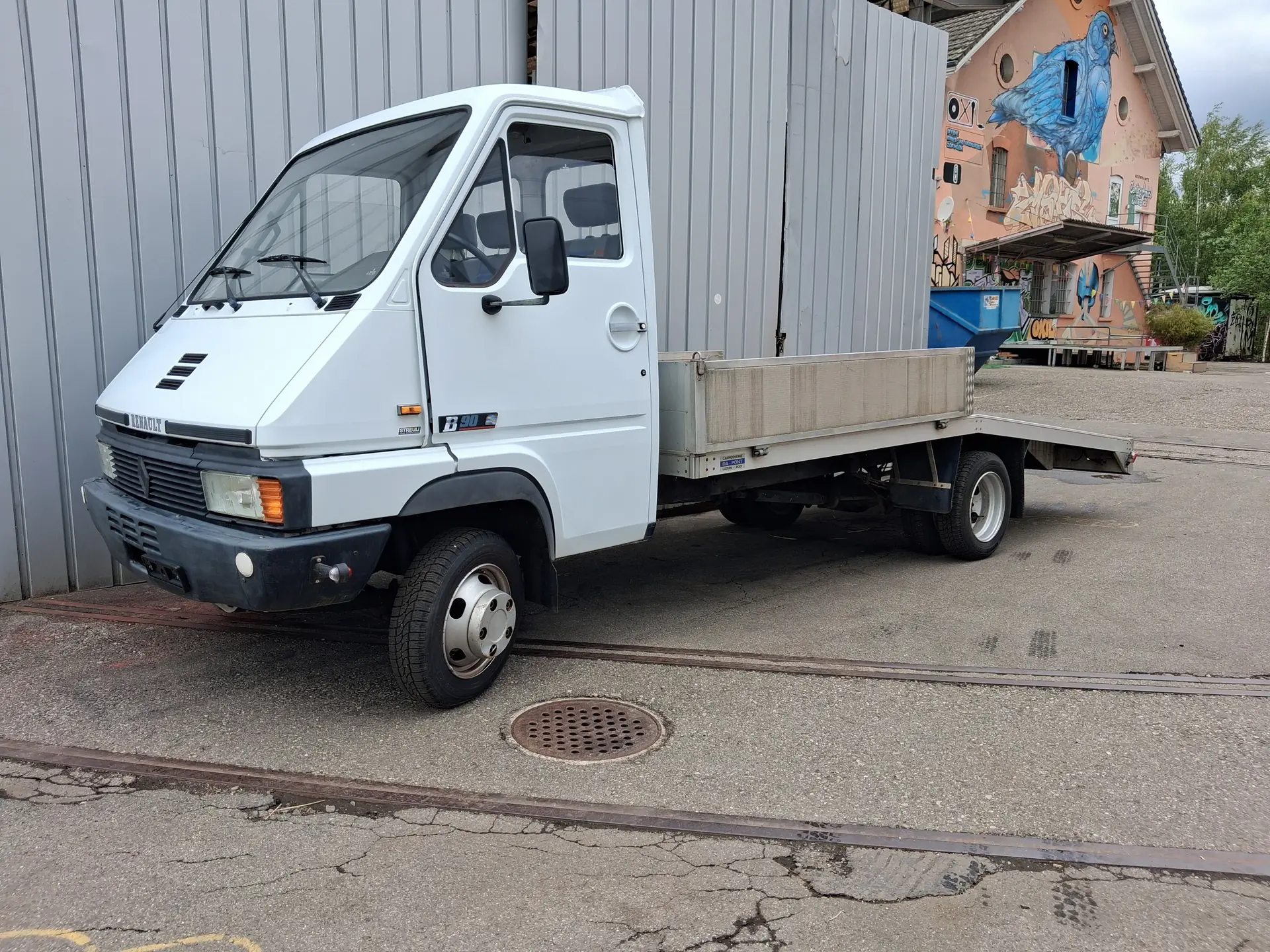 Renault B 90 Autotransporter — Utilitaire diesel robuste, kilométrage exceptionnel — Außenansicht