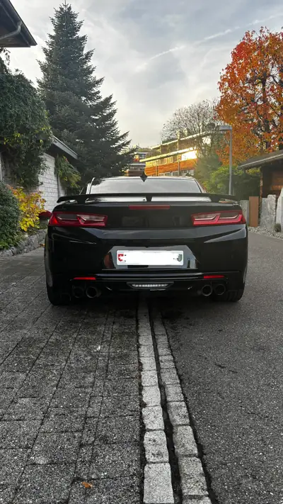 Chevrolet Camaro 6.2 V8 Sport — Coupé musclé américain, 453 ch et faible kilométrage — vista posteriore