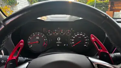 Chevrolet Camaro 6.2 V8 Sport — Coupé musclé américain, 453 ch et faible kilométrage — cruscotto