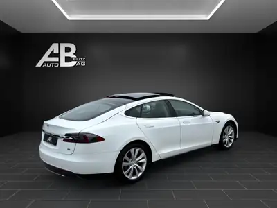 Tesla Model S 85 — Berline électrique haute performance, Supercharging gratuit à vie — dashboard