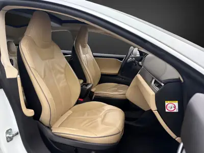 Tesla Model S 85 — Berline électrique haute performance, Supercharging gratuit à vie — Thumbnail 9