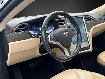 Tesla Model S 85 — Berline électrique haute performance, Supercharging gratuit à vie — Thumbnail 8