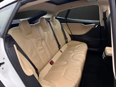 Tesla Model S 85 — Berline électrique haute performance, Supercharging gratuit à vie — Thumbnail 13