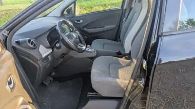 Renault Zoé Intens R135 — Électrique urbaine, 80 000 km, batterie en location — tableau de bord