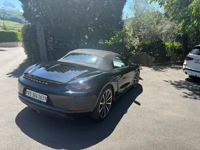 Porsche 718 Boxster 2.0 PDK — Roadster sportif, 33 000 km seulement — Heckansicht