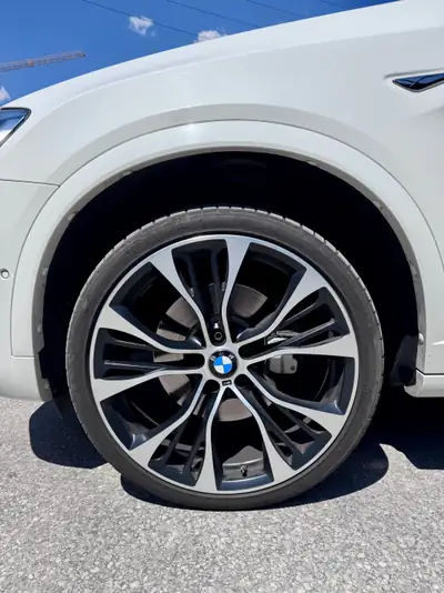 BMW X4 M40i — SUV coupé sportif, 360 ch et seulement 86 000 km — rear view