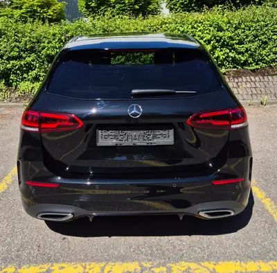Mercedes-Benz B 250 AMG Line 4matic — Compacte sportive, 4x4 intégral, 32 000 km seulement — interni