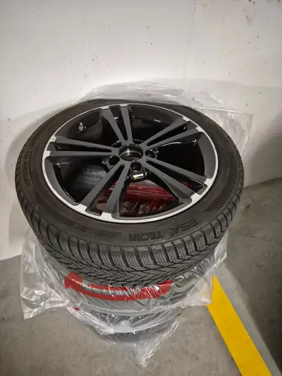 Mercedes-Benz B 250 AMG Line 4matic — Compacte sportive, 4x4 intégral, 32 000 km seulement — dettaglio