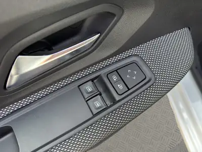 Dacia Sandero TCe 90 Comfort — Citadine économique et fiable, sans accident — Thumbnail 9