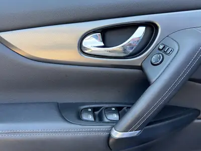 Nissan Qashqai 1.3 DIG-T Tekna — SUV polyvalent, toit panoramique et entretien à jour — Thumbnail 12