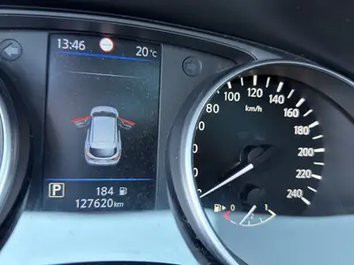 Nissan Qashqai 1.3 DIG-T Tekna — SUV polyvalent, toit panoramique et entretien à jour — Thumbnail 11