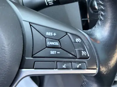 Nissan Qashqai 1.3 DIG-T Tekna — SUV polyvalent, toit panoramique et entretien à jour — Thumbnail 24